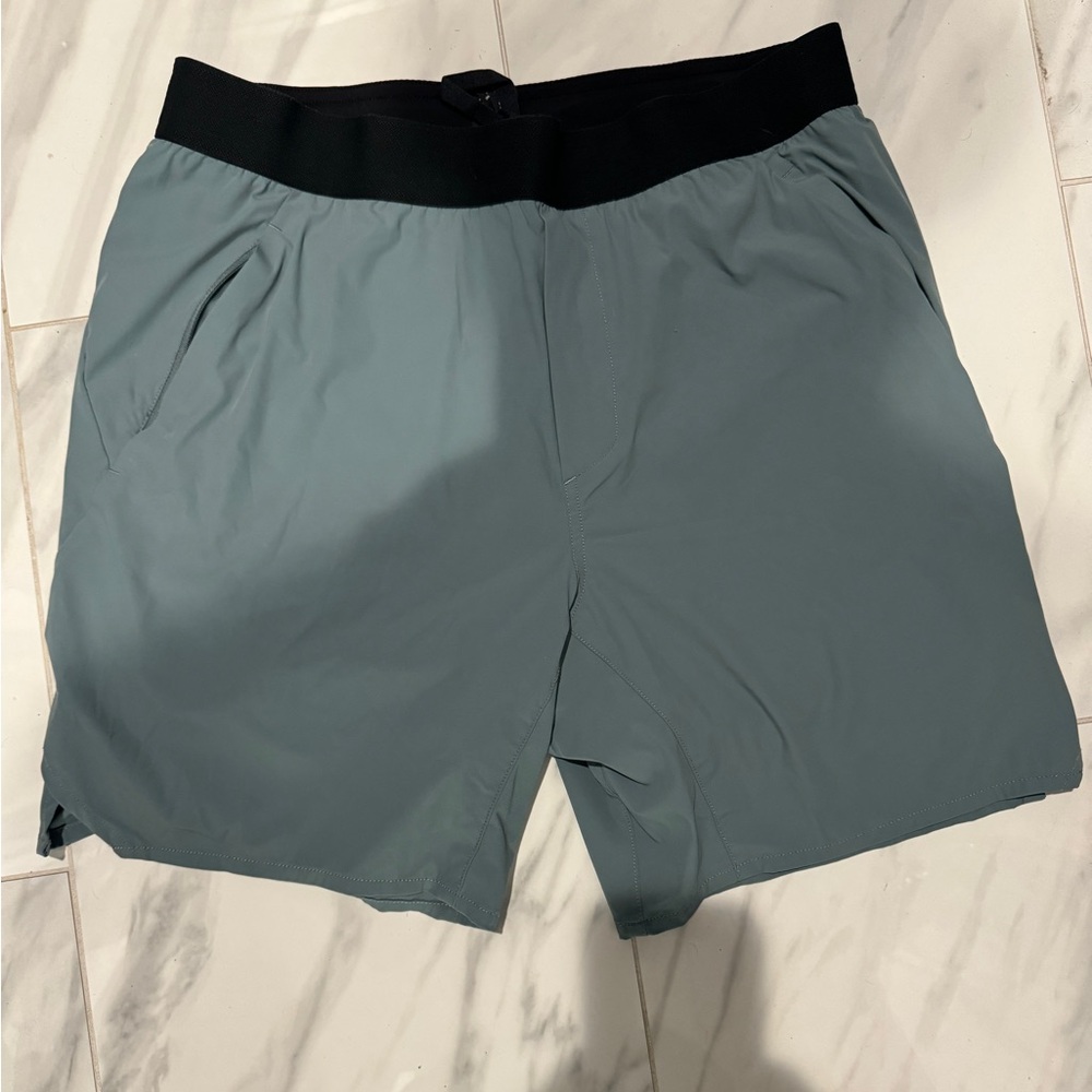 Ten thousand tactical shorts slate like new. Medium